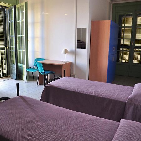 Litus Roma Hostel Lido di Ostia Luaran gambar A typical bedroom in a residence hall