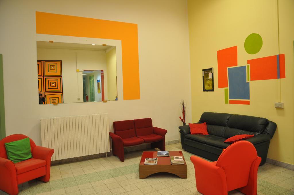 Litus Roma Hostel Lido di Ostia Luaran gambar The waiting room of a dental practice