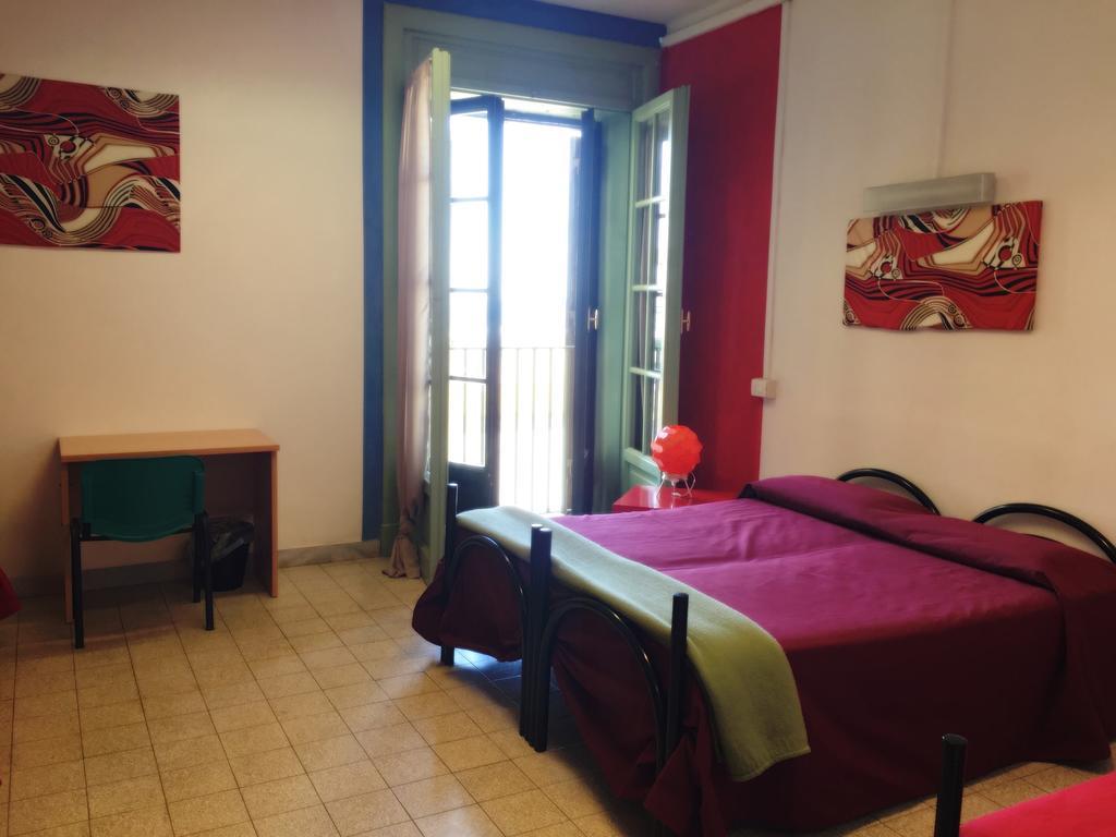 Litus Roma Hostel Lido di Ostia Luaran gambar A typical room at the hostel