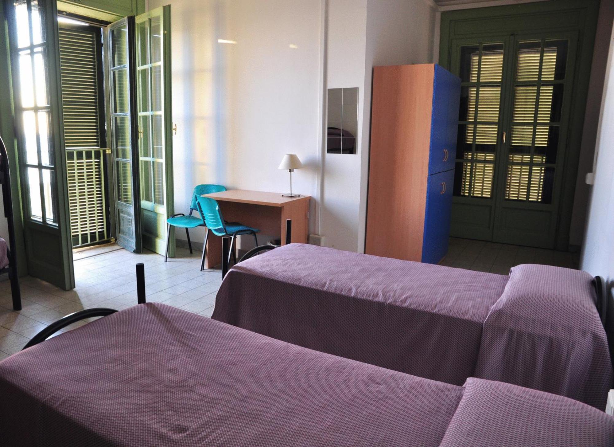 Litus Roma Hostel Lido di Ostia Luaran gambar A typical bedroom in a residence hall