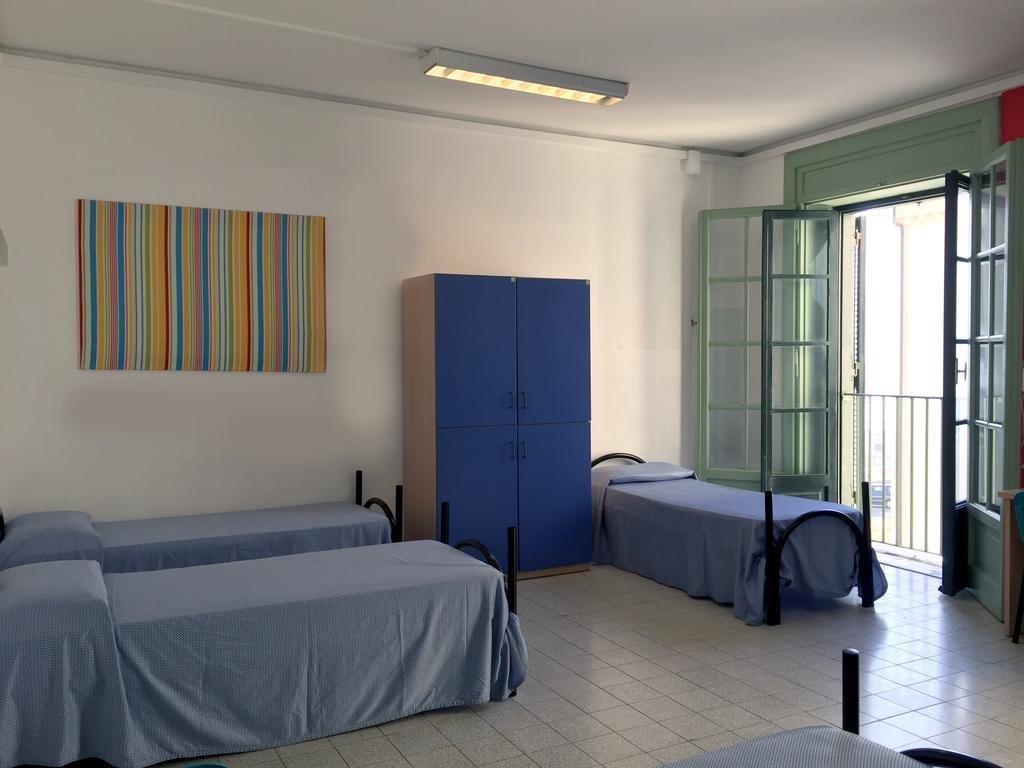 Litus Roma Hostel Lido di Ostia Luaran gambar A typical bedroom in a residence hall