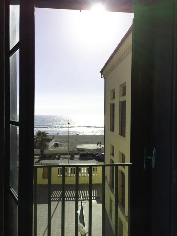 Litus Roma Hostel Lido di Ostia Luaran gambar View of the beach from the hotel