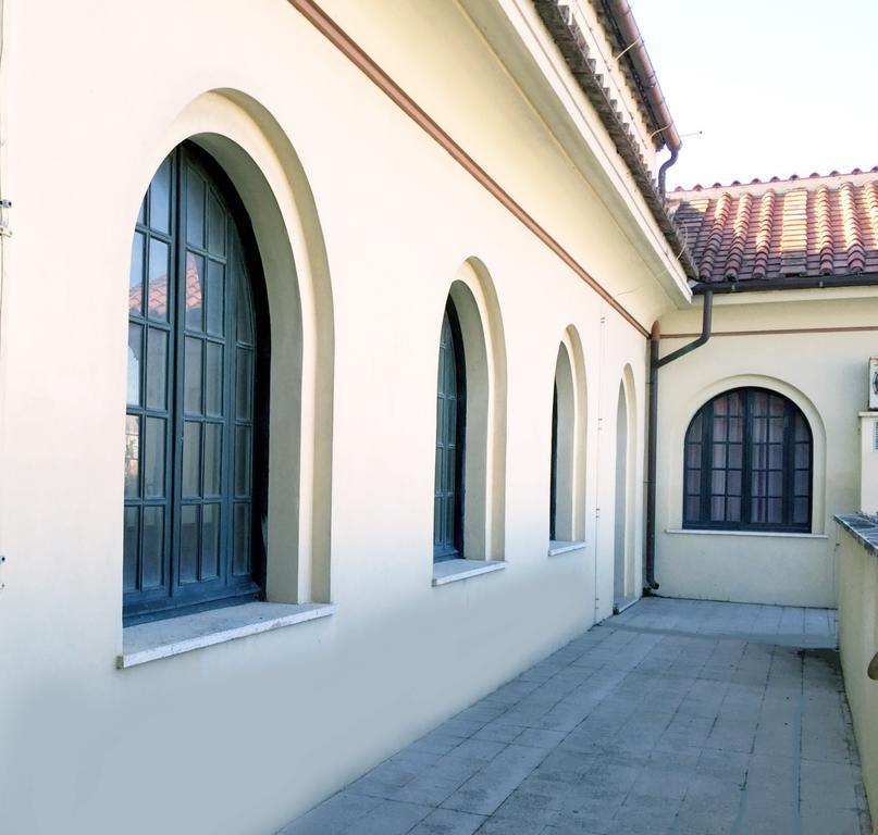 Litus Roma Hostel Lido di Ostia Luaran gambar The windows of the museum