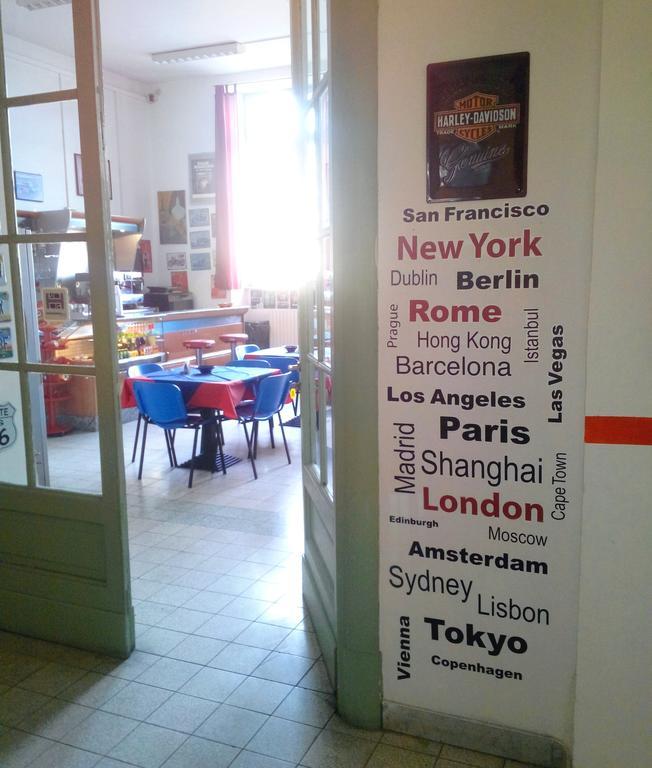 Litus Roma Hostel Lido di Ostia Luaran gambar The hostel's dining room