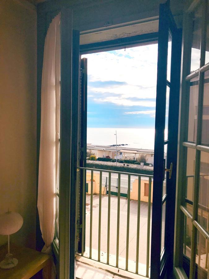 Litus Roma Hostel Lido di Ostia Luaran gambar View from the balcony of a cell at the prison