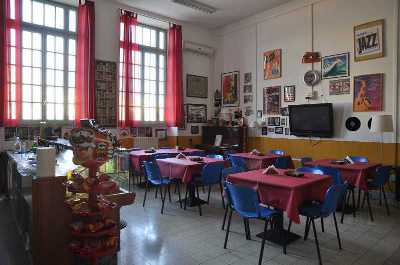 Litus Roma Hostel Lido di Ostia Luaran gambar The library