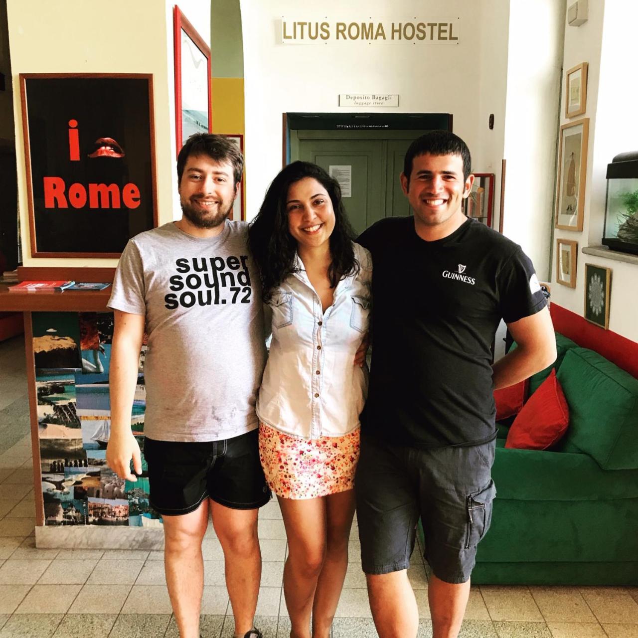 Litus Roma Hostel Lido di Ostia Luaran gambar The team of the Guinness World Records office in Rome