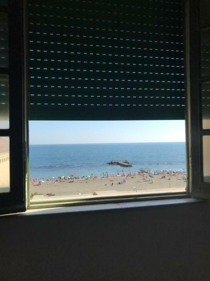 Litus Roma Hostel Lido di Ostia Luaran gambar View of the beach from the hotel
